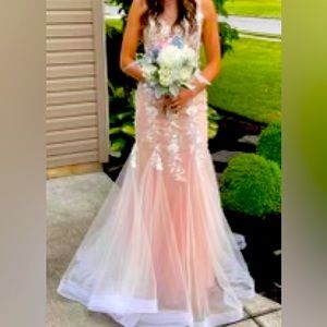 Gorgeous prom dress. Smoke free home. Size 4.